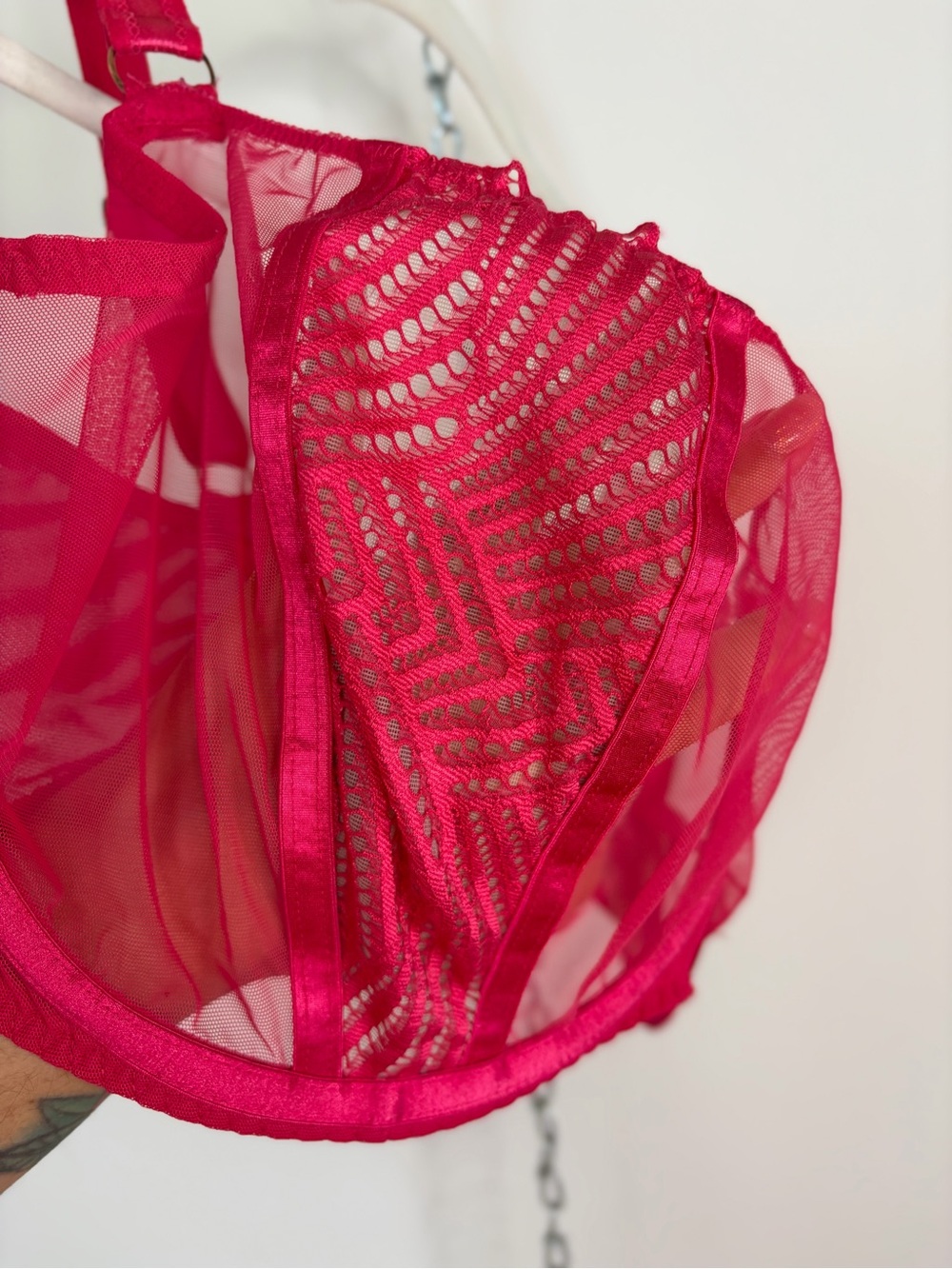 Sheer Fuchsia Underwire Bra with Embroidered Accents - Picture 4 of 7